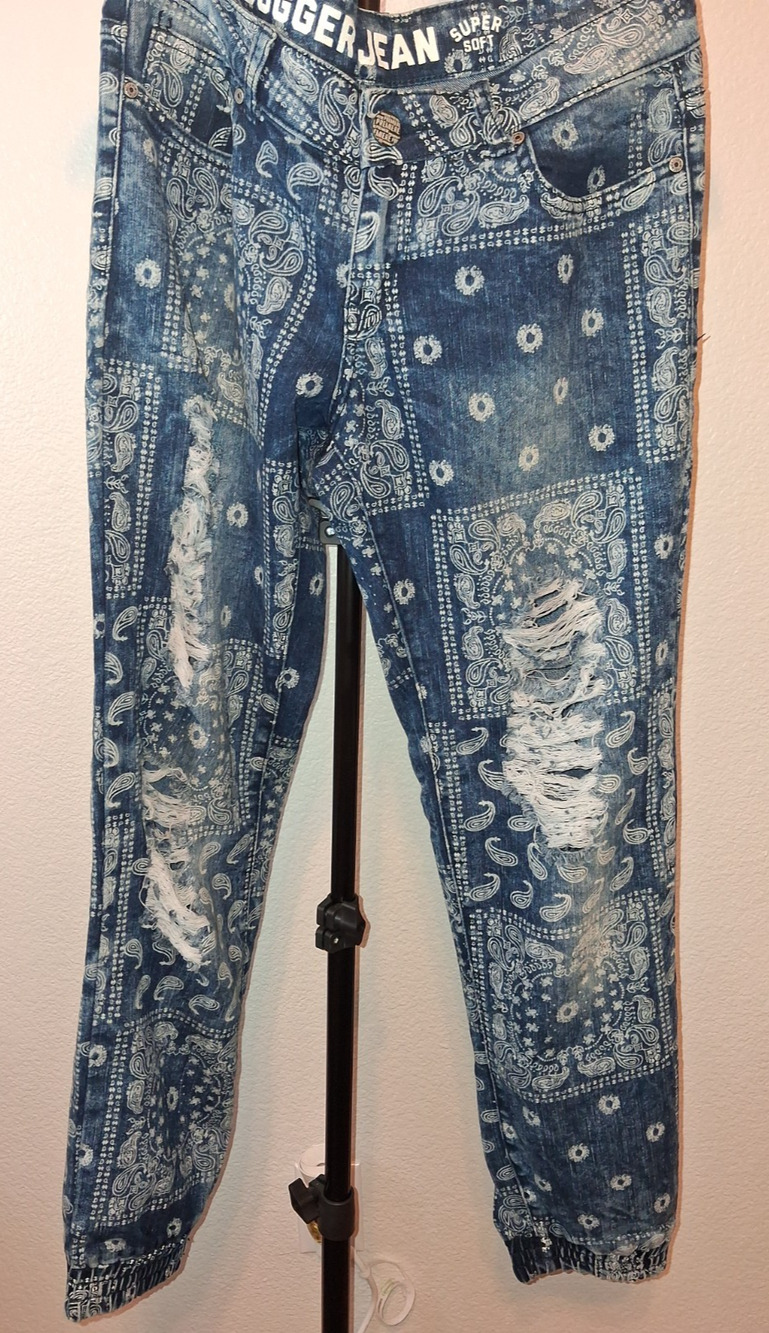 Women’s Rue 21 small 5/6 Dark Blue Jogger Jeans Use Excellent condition.